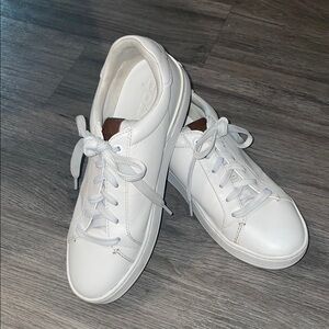 COACH White Leather Sneakers Sz 7 B Minimalist Style Oh so cute! EUC